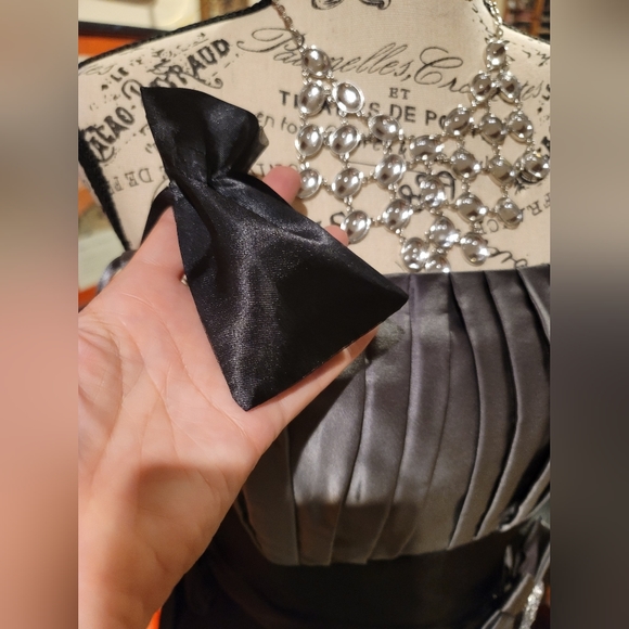 WHITE HOUSE - BLACK MARKET - Women's Size 0 - 100% Silk - PARTY DRESS - Picture 5 of 9